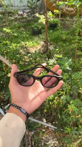 Gak nyangka bisa secakep ini#fyp #kacamata #kacamatakeren #KacamataHitamModern 
