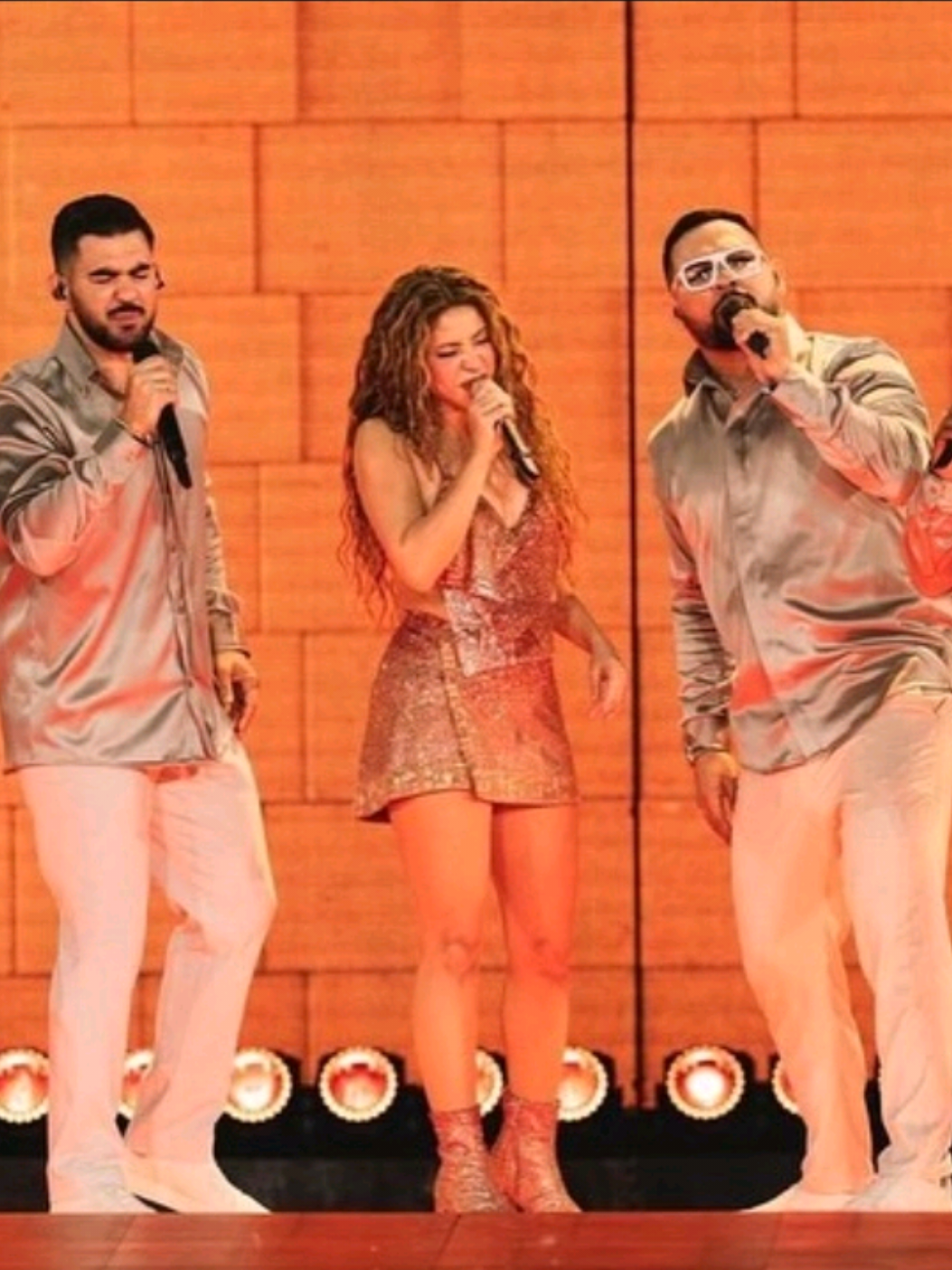 Shakira Ft. Grupo niche『 Estoy pensando 』【 From the Estadio Olímpico Pascual Guerrero in Cali 】／ Sub. Español + lyrics #shakira #gruponiche #lmynltour #estadioolimpicopascualguerrero #fyp