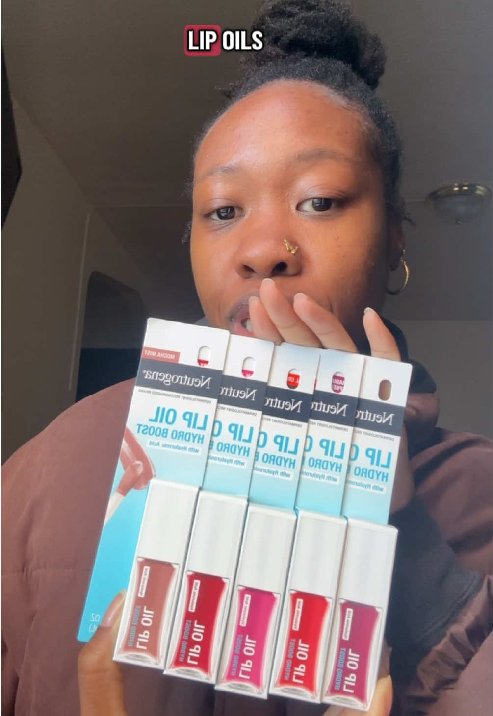 @Neutrogena Hydro Boost Lip Oils leaves the lips moisturized and nourished  and has Hylaronic Acid 💋👄 #neutrogena #giftedbyneutrogena #lips #lipoil #beauty 