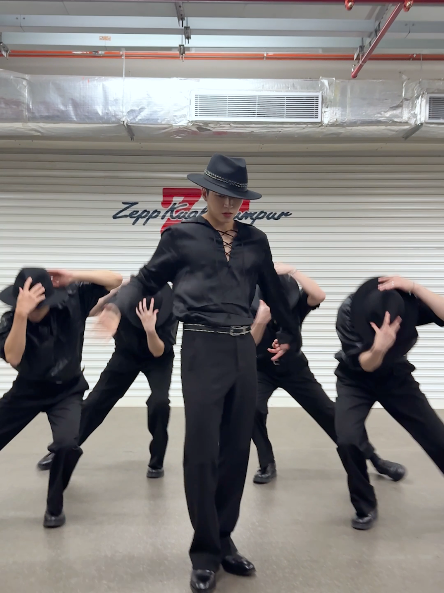 𝑵𝒐 𝒐𝒏𝒆 𝒘𝒂𝒏𝒕𝒔 𝒕𝒐 𝒃𝒆 𝒂𝒍𝒐𝒏𝒆 with TEAM BORN BLACK