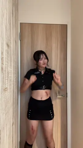 黒ポリスした👮🏻🖤#15歳 #jc #ハロウィン #中学生コスプレ #黒ポリス 