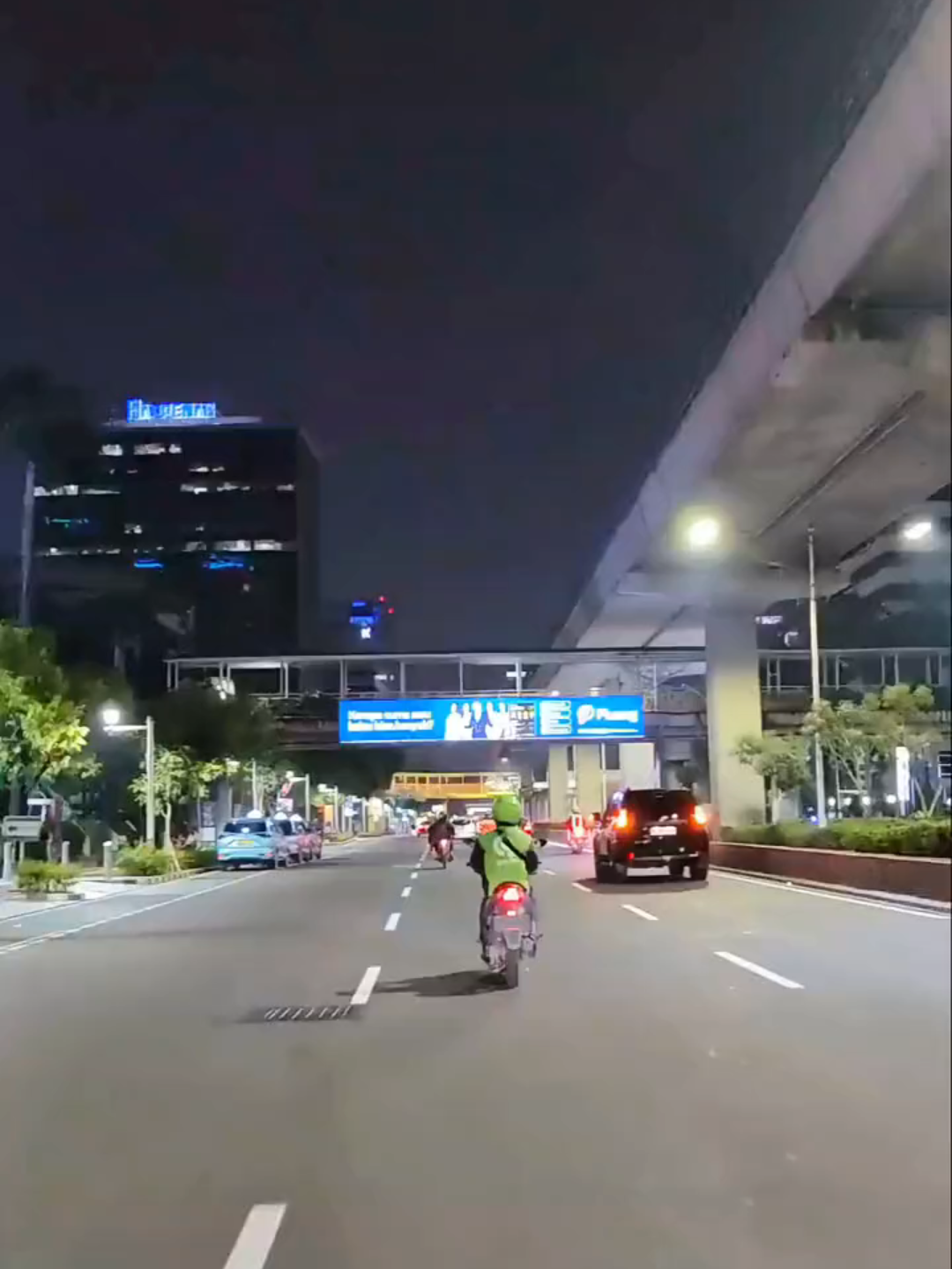 sukak sm videonya?? gaskeun simpan aja buat bahan konstruksi konten  kalian , di izinkan tanpa syarat , edit aja lagi sendiri yakk  Rasuna Said view ! #estetik #JalanJalan #tiktoktravel #viral #trending #cityview