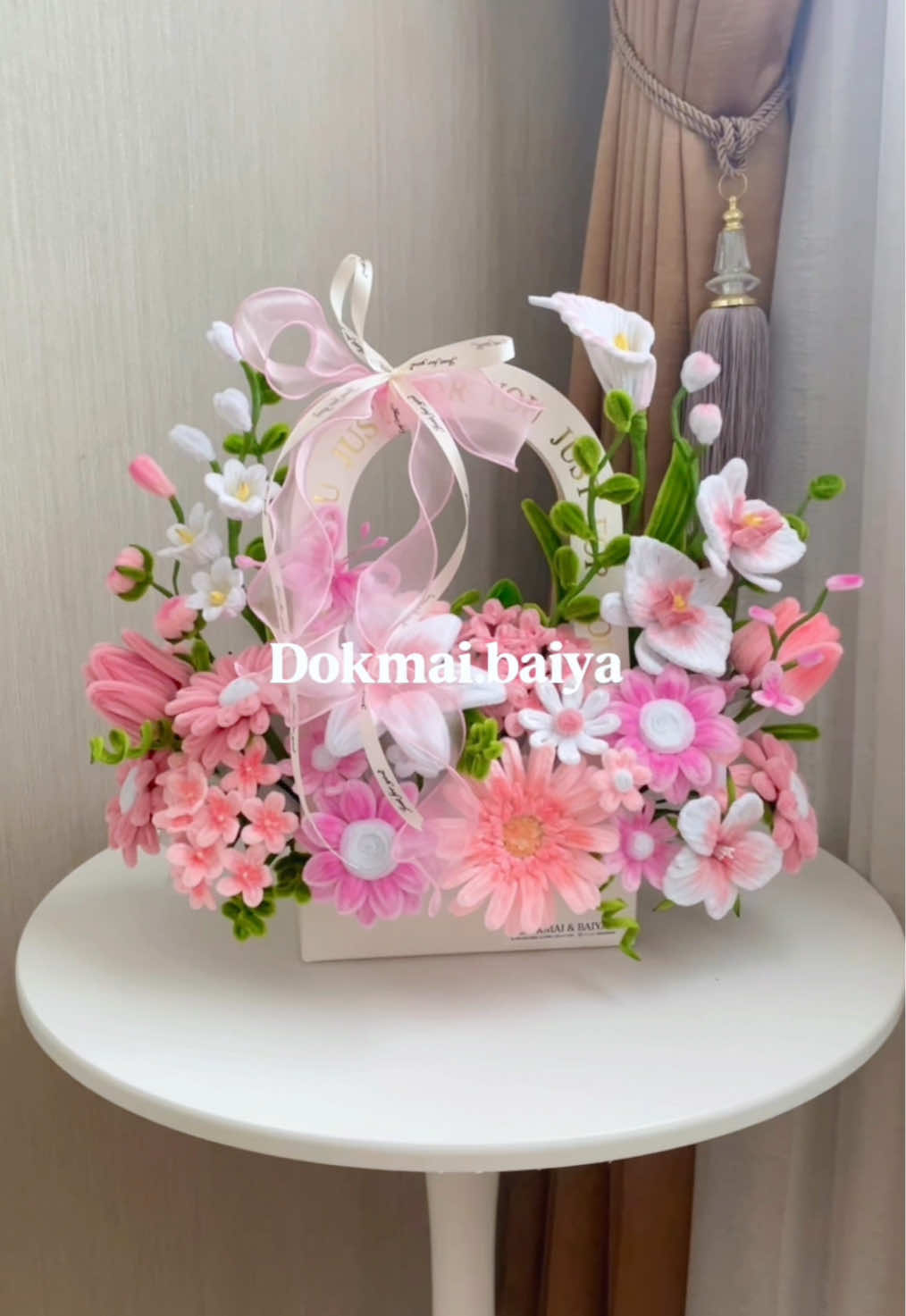 กระเช้าดอกไม้โทนหวานๆละมุนมากก🌷🍀 🧺ลูกค้าที่ใช้งานกลางเดือนพฤศจิกายน สนใจสามารถทักมาสอบถามรายละเอียด/จองคิว ทักบ้านเขียว: @007jscvw ได้เลยนะคะ💐🫶🏻 #กระเช้าดอกไม้กํามะหยี่ #ร้านดอกไม้นครปฐม #ดอกไม้จากลวดกํามะหยี่ #ช่อดอกไม้รับปริญญา #เทรนด์วันนี้  