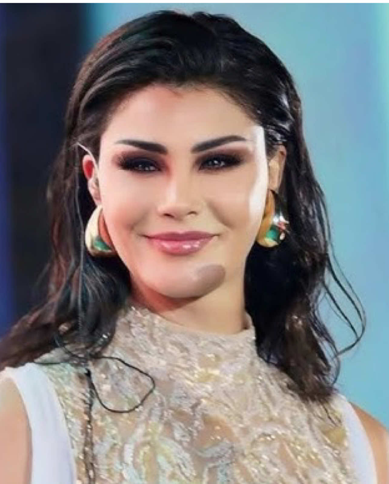 جبت لك قلبي عشانك ارمي أوجاعك عليه  ❤️ !                               #اميمة_طالب @Oumaima Taleb 