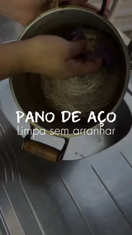 Chega de esponja suja e que risca suas panelas!! 🫢 Esse paninho de aço não risca ele ainda não fica com resto de comida grudada! Praticidade e mais higiene na sua cozinha!  Garanta já o seu aqui na sacolinha👇🏽