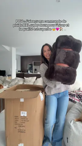 Vous avez déjà acheté vos plaids pour l’hiver ?🥹🩷#pomeranian #spitz #maison #canape #fyp 