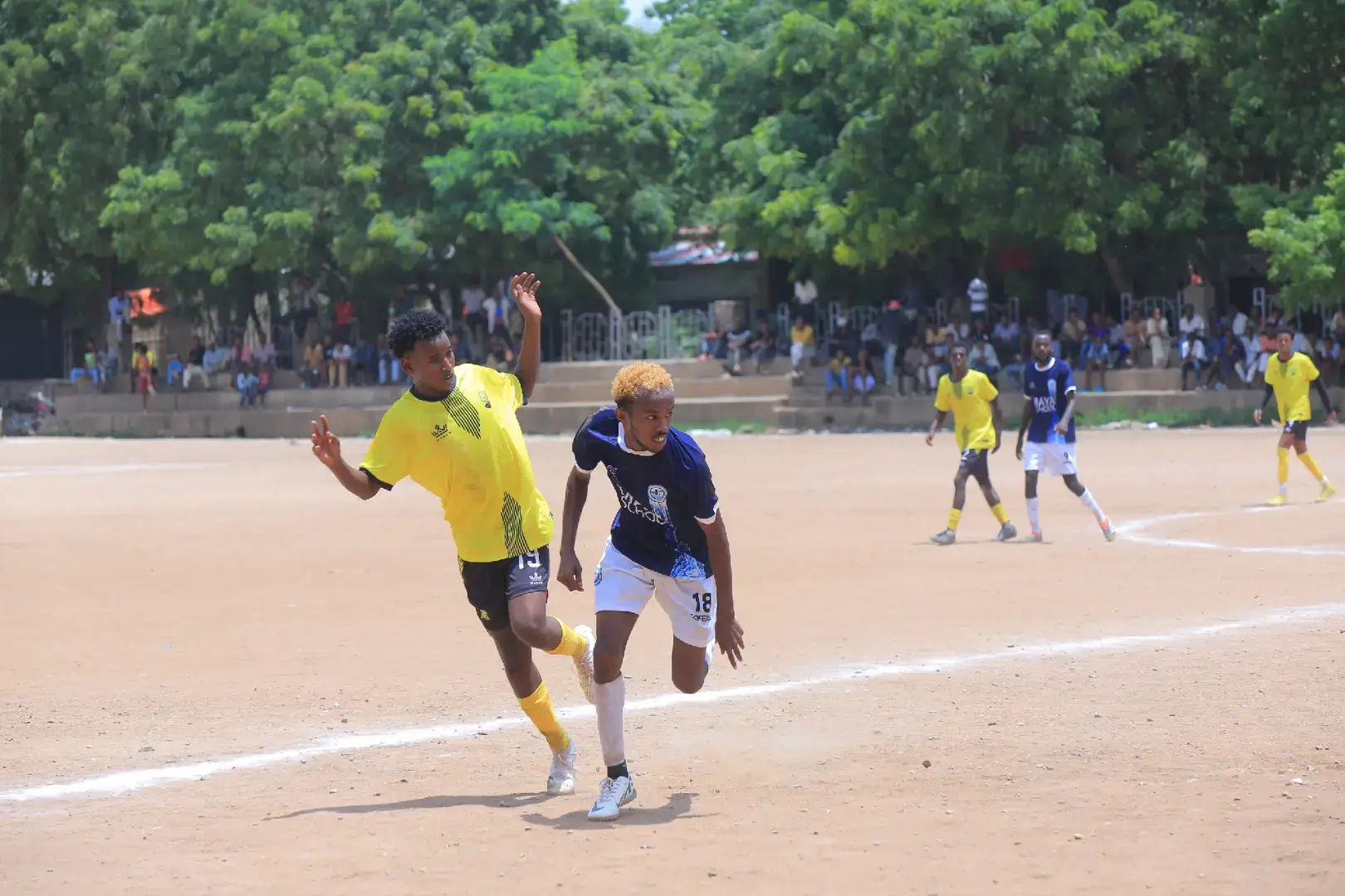 “Waqti aan yara  hal riyo oo kaliya ayaan lahaa — inaan noqdo ciyaaryahan.”🥺  Fc. zizu waxay ahayd bilowgii safarkayga… halkaas ayaa la i baray sida loo dagaallamo, loo guuleysto, loona dhinto kubadda cagta. “Fc.Zizu waxay ahayd jidkii aan ku kobcay, halka aan ka bartay saaxiibtinimada iyo geesinimada garoonka. “Fc.Police Maretna waxay ahayd halkii aan ugu ficna wakhtigayga kubada cagta  meesha aan qalbigayga oo dhan ku bixiyay FC, Zizu, iyo Police Maret — dhammaantiin, waad iga dhigtay mid aan garoon kasta dareemo sida qoys.”Waqtiyo fiican, waqtiyo adag… waan wada qeybsannay “Saaxiibbadii aan garoonka wada cayaarnay — waad mahadsan tihiin.”💔⚽️👏