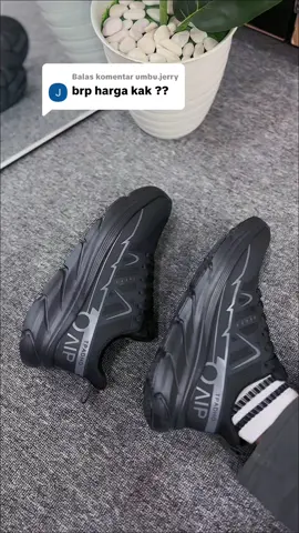 Membalas @umbu.jerry sepatu running murah ringan #sepatusneakers #sepaturunning #sepatuhitam #sepatulari #sepatulokal 