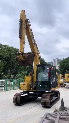 What happened with this machine?#hcsmachinery #hengchangsheng #usedexcavatorforsale #excavator #fpyシ #heavymachinery #secondhand #usedexcavatorforsale #caterpillar #instock #creatorsearchinsights #constructionworker 