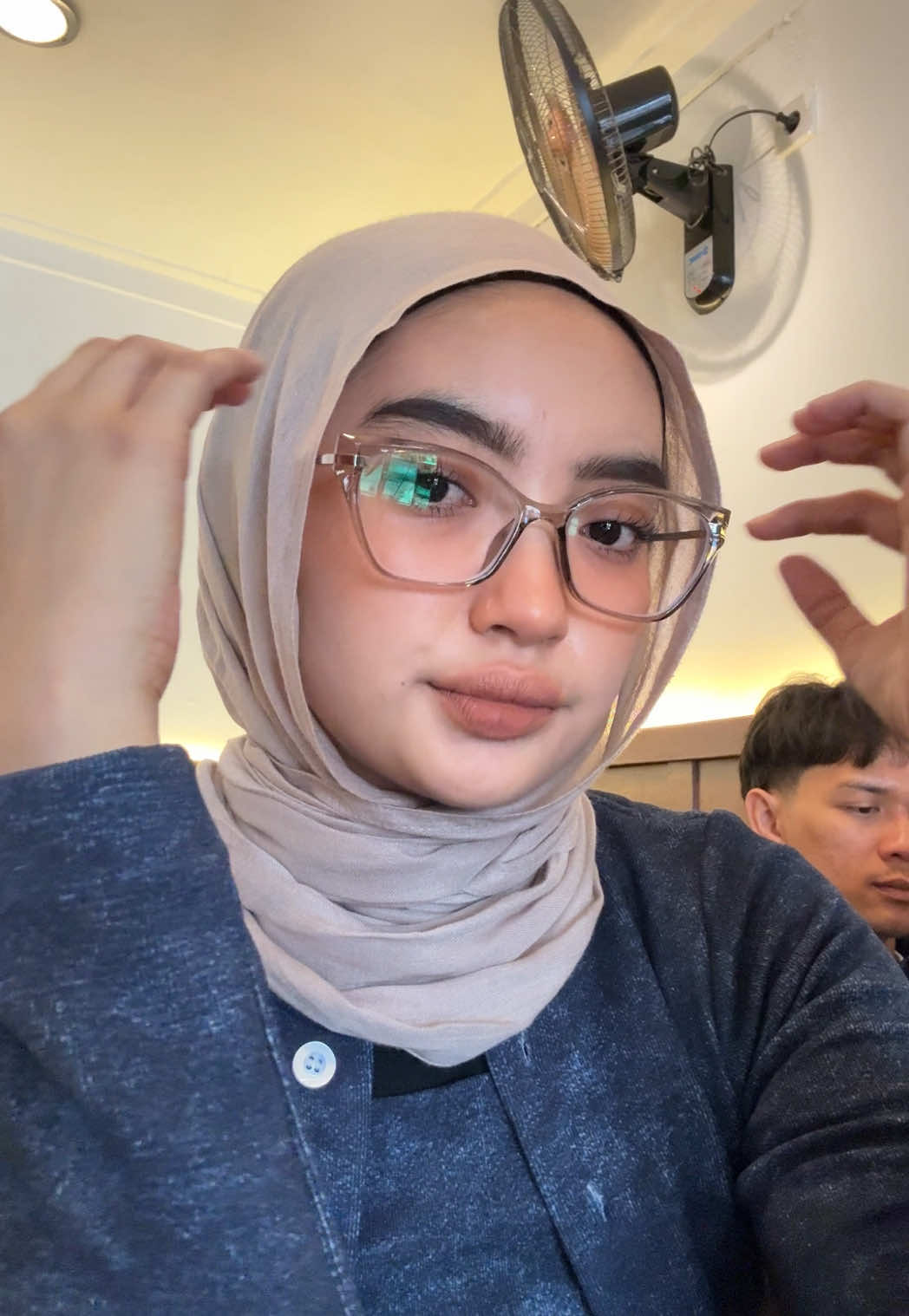 kupasang kacamata☝🏻