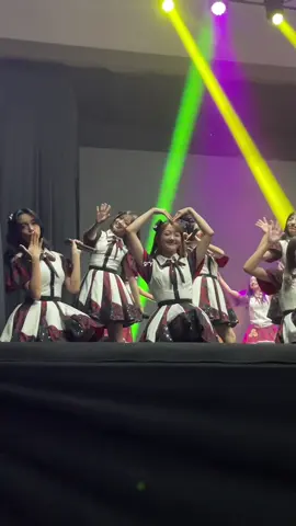 [251025] Sister Reunion 2025 📍Ice Bsd || Heavy Rotation - JKT48 & AKB48 @Gendis Mayrannisa @Fritzy🪄 @Orelli @Grace Octaviani  #jkt48 #jkt48newera #fyp #fypシ゚ #akb48 