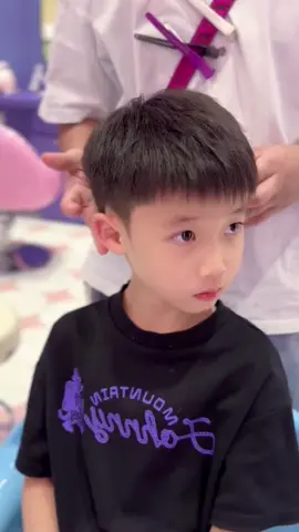 💇‍♂️ Kiểu tóc ngắn “phá cách” dành cho bé trai – phong cách Hàn Quốc cực ngầu! Muốn tự tạo kiểu tóc chuẩn salon cho bé tại nhà? ✂️ 👉 Dùng ngay máy ép tóc mini tạo phồng – duỗi – uốn nhẹ dễ sử dụng, an toàn cho tóc trẻ em. Giúp tóc vào nếp, dựng chuẩn form như tiệm 💨 🔥 Tóc đẹp – tạo kiểu nhanh – bé trai thêm tự tin mỗi ngày! #TócTrẻEmĐẹp #MáyÉpTócMini #TócNgắnPháCách #TạoKiểuTạiNhà #TócBéTraiHotTrend