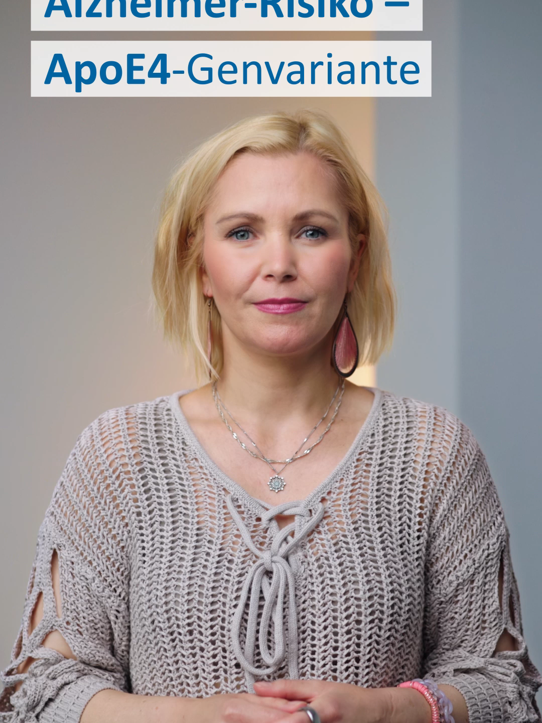 Wusstest du,  dass ein bestimmtes Gen dein Alzheimer-Risiko um ein Vielfaches erhöhen  kann? Erfahre im Video, was die Gen-Variante ApoE4 bedeutet, warum sie  für das Risiko so wichtig ist – und welche Rolle das neue Medikament  Leqembi dabei spielt. #Alzheimer ##Demenzhilfe #Demenz #alzheimersawareness #gene