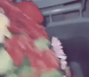 من پێم وتبوو مەهێڵە لە دڵت دەرچم و دڵم لە دڵت بشکێ‘ چونکە تۆ تاکە پیاویت کە خۆشم ئەوێ وە ئەگەر دڵم لێت شکا ئیتر هەتا ئەبەد بێ باوەڕانە لە هەموو پیاوێک ئەڕوانم بۆیە ئێاتا ئەڵێم ئەڪرێ بیری زۆر ڪەس بڪەین  بەڵام ئەشزانین ڪە بوونیان  باش نابێ لەژیانمان  ئەڪرێ تامەزرۆی قسەڪردنێڪی  بچوڪ بین لەگەڵیان .. بەڵام ئەزانین ڪە ئازارەڪەمان  دە هێندە ئەبێ