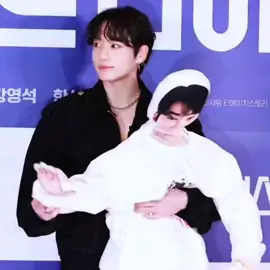 lucu banget boneka gambar bestie nya disuruh hormat 😭🤣 #jungkook 