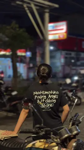 Abuoooot lek  . . . . . . . . . . . Kaos ready stock di etalase profil 🫡 #quote #quotesjowo  #kaoskatakata #kaoskatakatakeren  #rasakanresahku 