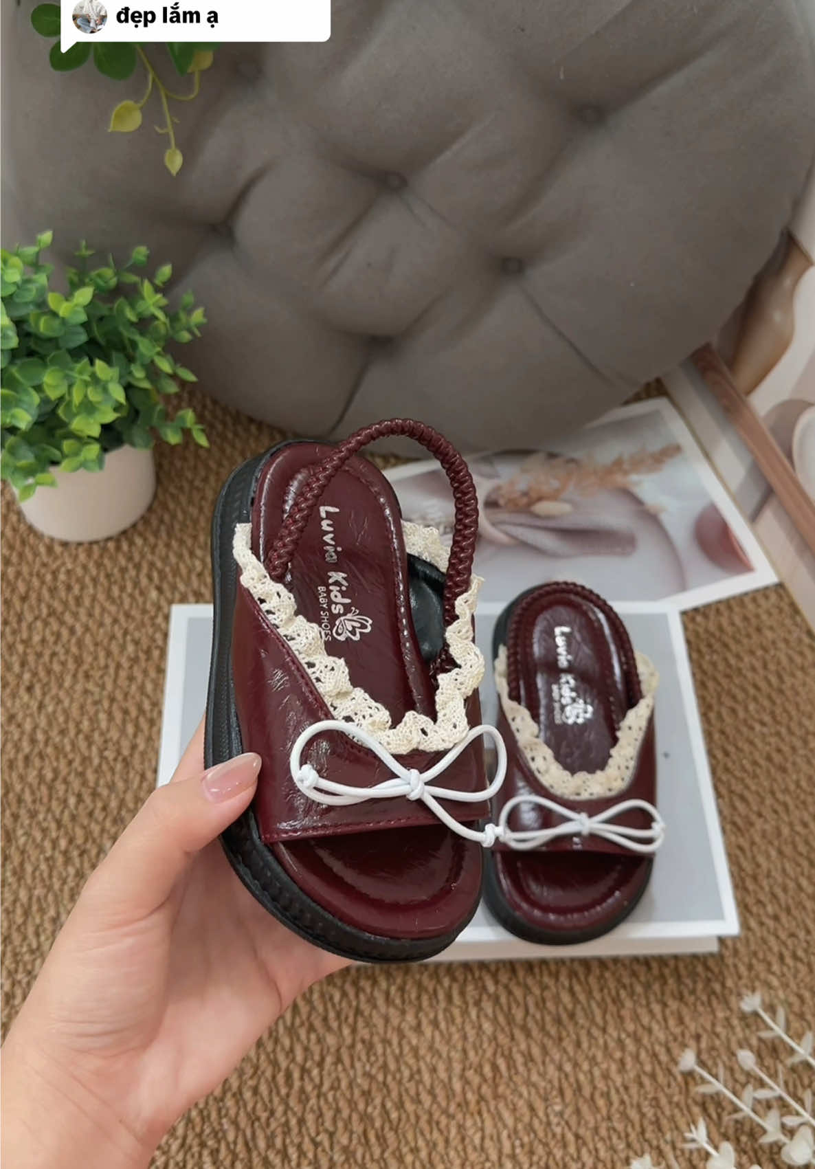 Trả lời @Áo thun giá rẻ màu đỏ đô cũng đẹp lắm ạ  #depquaihau #sandalchobe #giaydeptreem #xuhuong #tiemgiaycuanang 