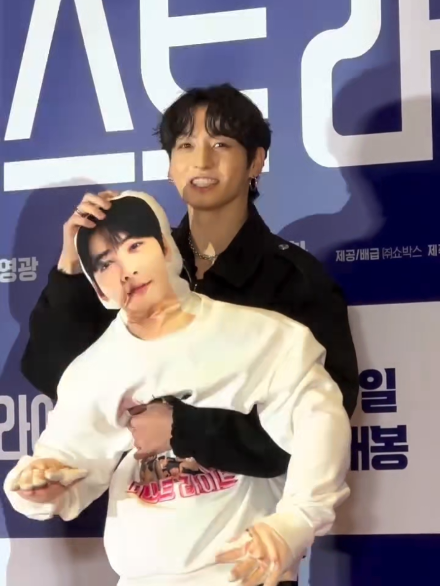 Jungkook attended Eunwoo's premiere movie The First Ride. even though eunwoo in military, his best friend jungkook showed his support to Eunwoo's new movie. i really appreciate their precious friendship 😍 #jungkook #chaeunwoo #thefirstride #movie 