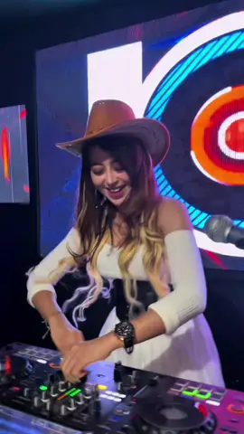 Patah hati kok galau, ya dugem lah 😝 #partynight #dugem #clubmalam #dugemparty #clubsurabaya 