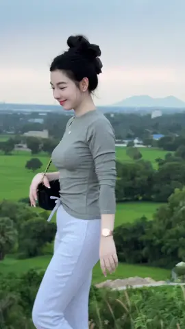 Hôm nay cổ mặc đồ bình thường rồi nè🥰