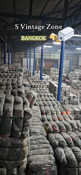 s vintage zone bangkok warehouse contains mix army, usa army, french workwear, moleskin, dragon, fisherman, sweaters, jackets, leatger and many more.. #svintagezone #bangkokwarehous4 #usedclothing #furugi #polo 