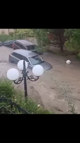 hết miền bắc giờ lại đến miền trung .trời ơi .......#viral?tiktok #xuhuongtiktok #lũlụt #lũlutmientrung  @Ngoc Tai 