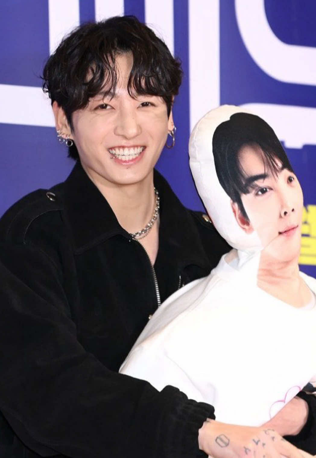 Jk friendship for #chaeunwoo movie premiere! #jungkook #jk 