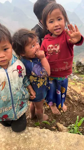 Nhìn những em bé vùng cao thiếu ăn thiếu mặc mà nhói lòng.chỉ mong mình là siêu nhân để có thể giúp đỡ những đứa trẻ em vùng cao😘😘#wecometoHAGIang #xuhuongtiktok 