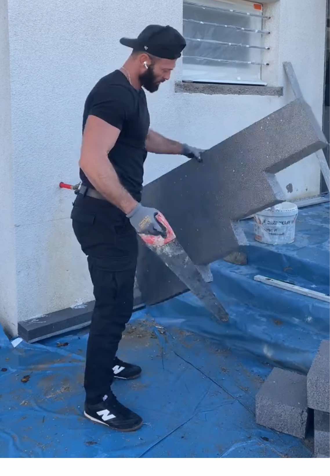 Isolation extérieure: Découpe en escalier #isolation #renovation #batiment #facade #chantier 