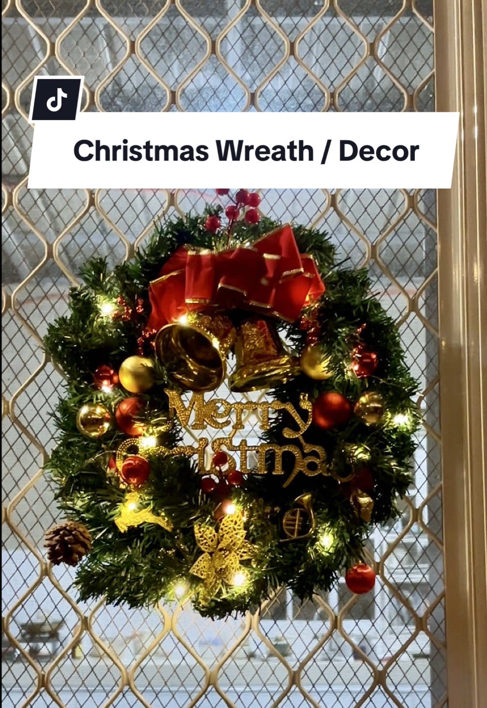 Christmas Wreath Decor #christmas #christmasdecor #christmastiktok #xmas #christmasdecorations 