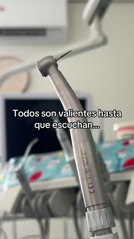Sonido de la turbina dental 😖🦷 Conoces un ruido peor? #odontologia #dentista  La turbina dental se puede evitar acudiendo periodicamente a una consulta dental, una consulta dental cada 6 meses permiten detectar a tiempo las caries, enfermedades de encia o lesiones anges de que aparezcan los sintomas, por eso es importante que visites al odontologo al menos dos veces al año.