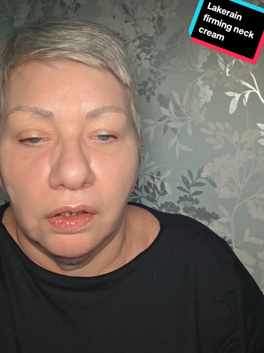 #TIKTOKSHOP #fyp #antiaging #Beautyhacks #Skincare  firming  lifting Neck cream  with Hexapeptide 8