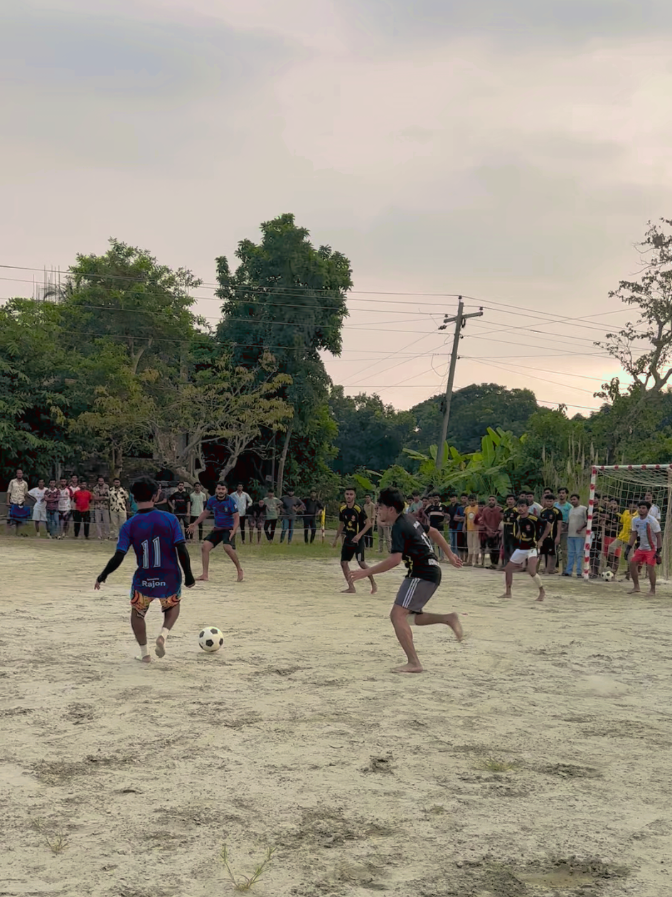আমি কুনু  বড় মাপের খেলোয়ার না  ফুটবল কে ভালোবাসি  তাই ফুটবল খেলি ... 😊😊😊 #Fottboll #Skill #foryoupage #vairal #trending @Raj143M @꧁🎧 Siyam Ahmed 🎧꧂ @🍒𝐉𝐑 𝐒𝐚𝐝𝐢𝐲𝐚🍒 