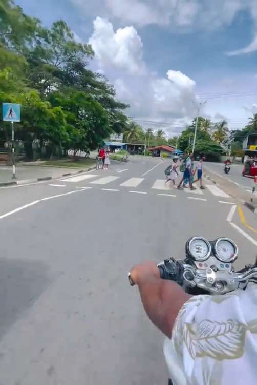 තව ටික දවසයි මම ලග ඉන්නෙ කියලා මතක් වෙද්දි 🙂🥺 #fyppppppppppppppppppppppp #hornet250 #fypシ゚viral #trending #හොනට්_පිස්සුව🌝♥️ #onemillionaudition 