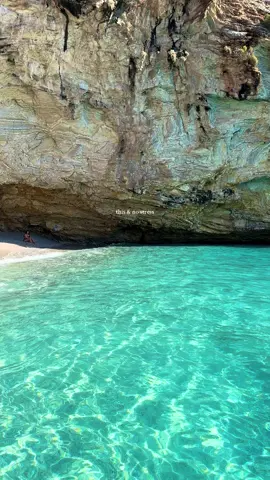 this color is so peaceful 🩵  #bluewater #ocean #beach #peaceful #Summer 