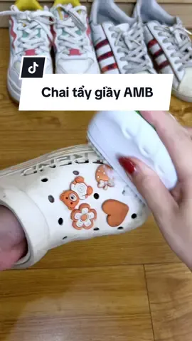 Đi giầy trắg dễ bị bẩn nhưng ko phải lúc nào cũg giặt được với nước nên mình luôn có sẵn chai tẩy giầy AMB này #choechamnha #xuhuong #taygiaydep #vesinhgiay #amb 