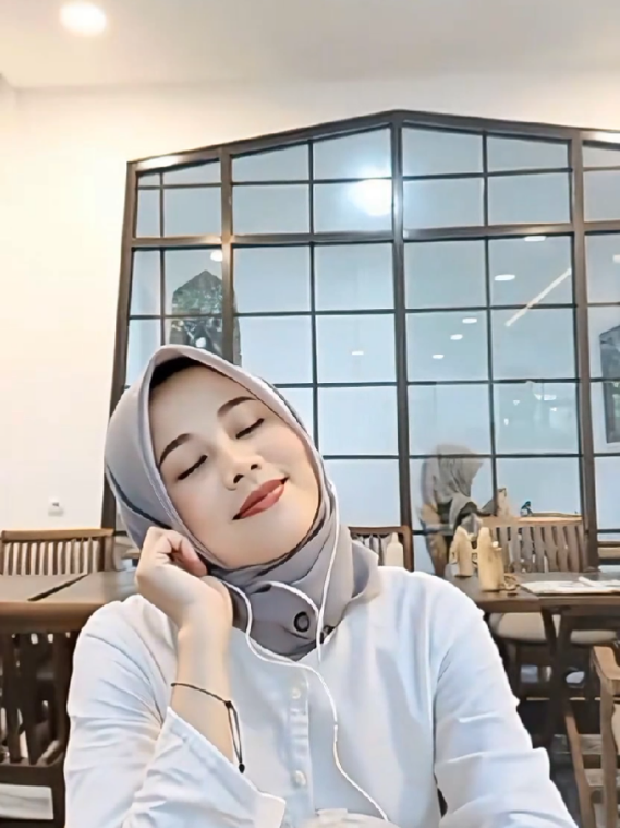 # ijin lewat yaahhh...💃💃💃😁🤭🥰# assalamu Alaikum🌹🙏