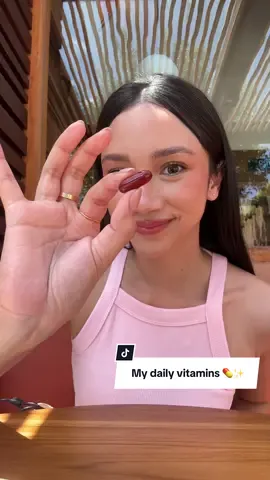 Vitamin harian yang aku minum ✨ kalau buat Vit C dan D3, aku uda minum rutin dari 2 tahun lalu, sekarang tambahannya pakai @Blackmores Indonesia Ultimate Vibrant Skin yang fokus buat kulit 🫶🏻