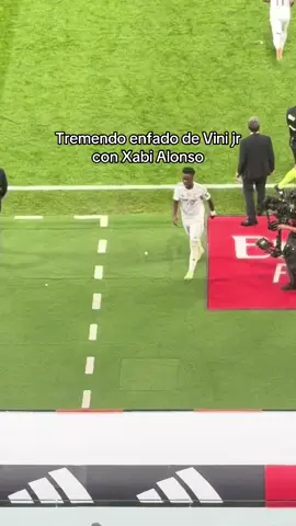 Enfado de Vini, no debería haber visto el cambio #vini #lamineyamal 