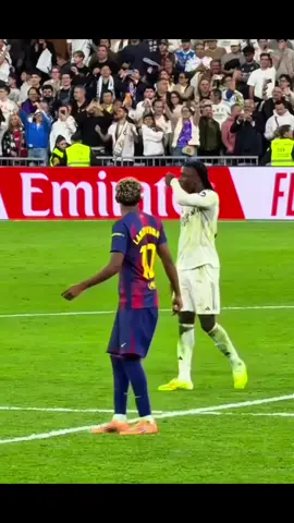 Tout le Réal va lamine yamal hier après le coup de sifflet final . Du haut de ses 18ans il appelle vinijr à venir se battre dans le couloir s’il est un homme 😂❤️💙#realmadridfc #barca #lamineyamal #vinijr #ElClasico 
