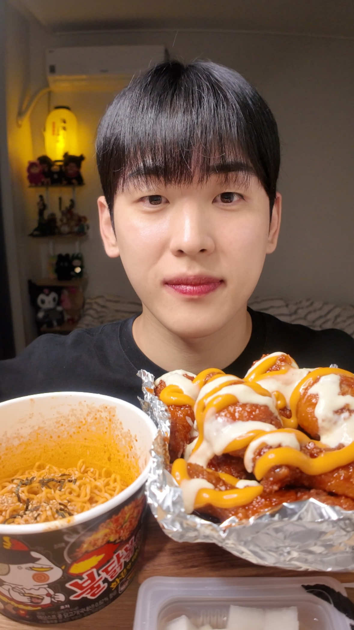 BBQ 양념치킨 더 맛있게 먹는 법 ! BBQのヤンニョムチキンをもっと美味しく食べ方！   #モッパン #먹방 #mukbang #asmr #eating 