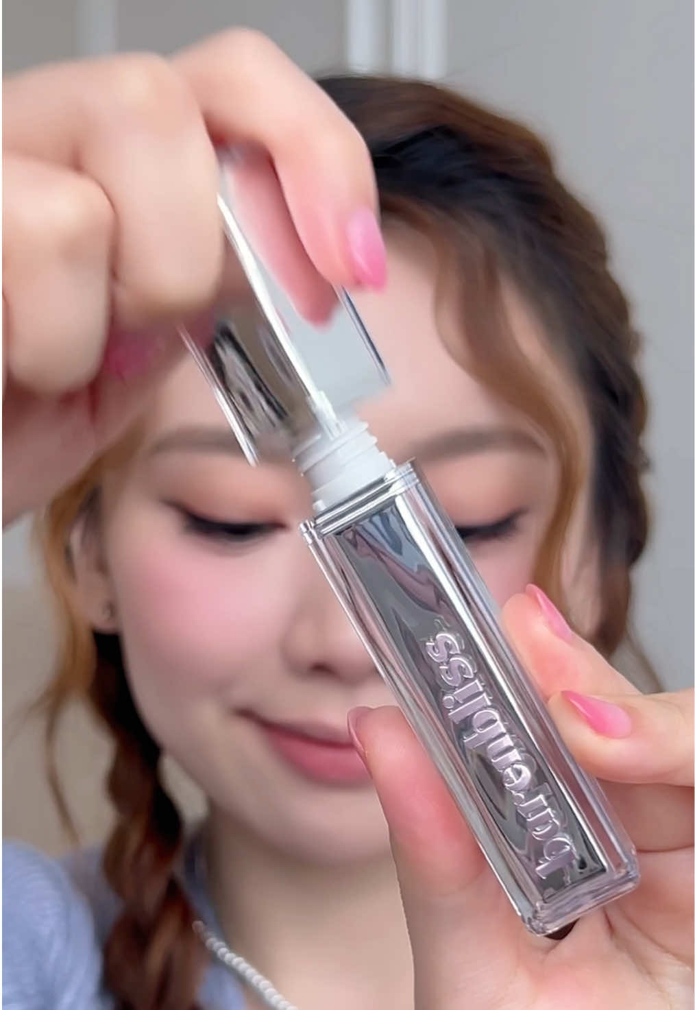 Dua produk Aura Mood Series, apa sih bedanya? Yuk kita bahas bareng-bareng! #barenbliss #barenblissID #JoyfulCleanBeauty #BNBLipVinyl #VinylShineWearItFine
