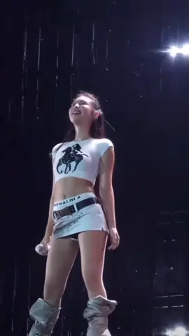 Jennie’s 90° bows to thank the Blinks 😭#bp_dinny🤍 #BLACKPINK #JENNIE #BLINK #fst♡ 