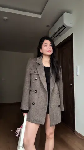 Sao mà thích mặc áo dạ dáng lửng như này lắm á 🥺 #outfit #viral #énđây #aokhoacda 