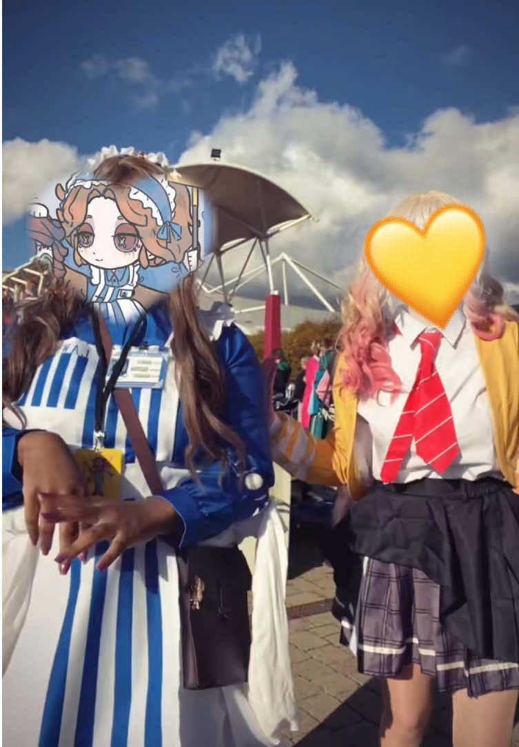 it was so sunny 😭😭Ada:  @mariie 🔜 mcm oct   #mcm #comiccon #projectsekai #identityv #animecosplay 