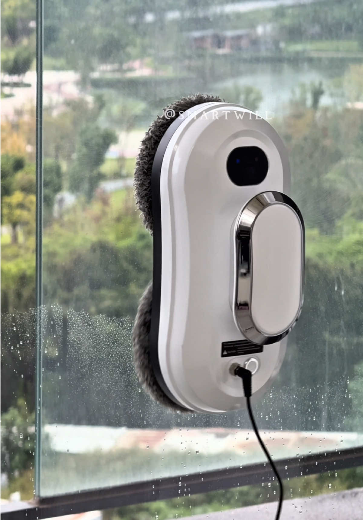 This thing’s a total lifesaver,I don’t even have to clean my windows myself anymore. This window cleaning robot is seriously smart. #WindowCleaner #CleaningRobot #SmartHome #GlassCleaner