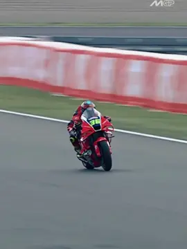 Joan Mir: Saya nak main juga hehe.... Boleh juga nih Beat Karbu.. #motogp #sepangcircuit #honda #joanmir #beatkarbu 