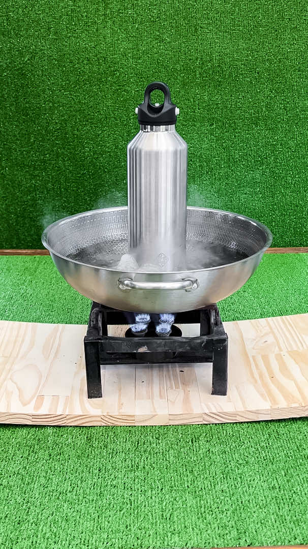 Essa garrafa da NASA é de longe a mais impressionante que ja vi na vida 😱😱😱 #barone