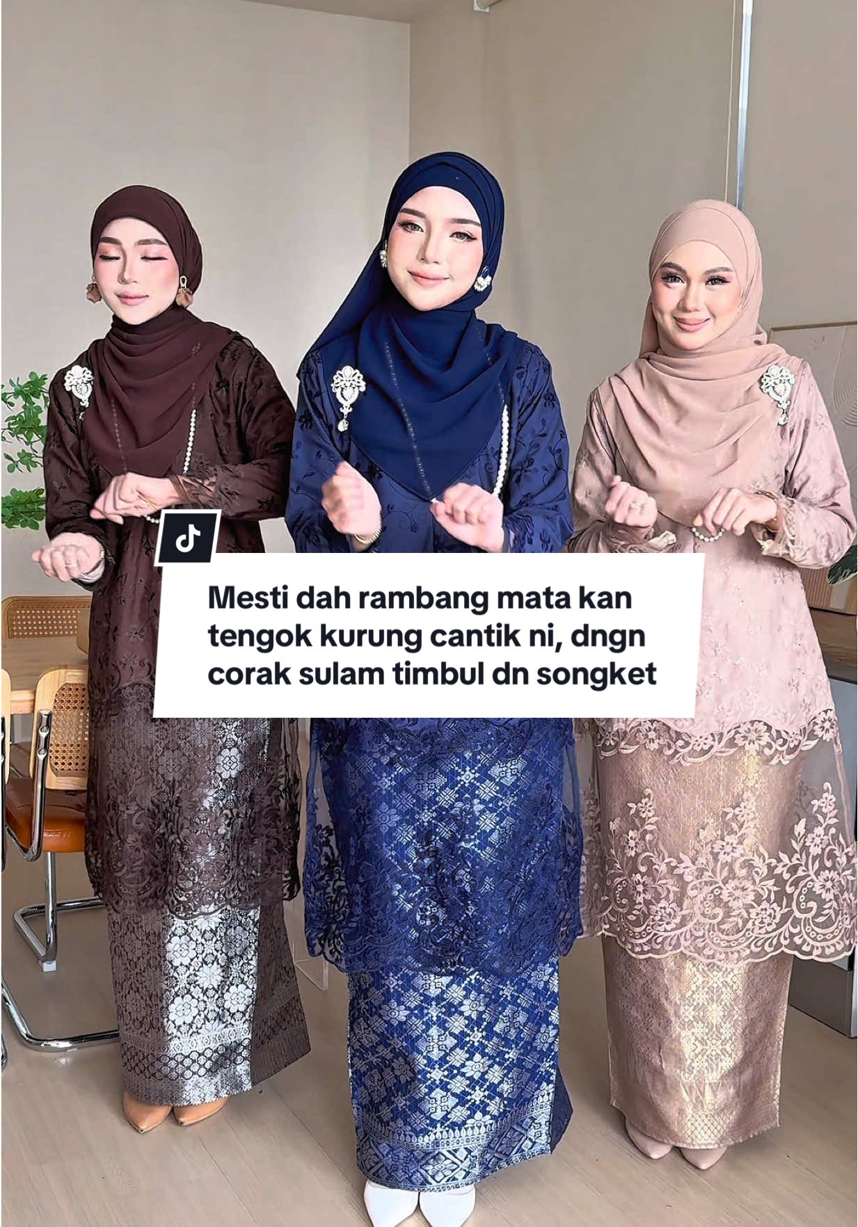 Mesti dah rambang mata kan tengok kurung cantik ni, dngn corak sulam timbul dn songket 🥰🔥 Jom masuk live launching esok Selasa jam 9pagi ‼️ #nfhboutiquegallery #kurung #bajuwanita #kurungcantik #kurungviral 