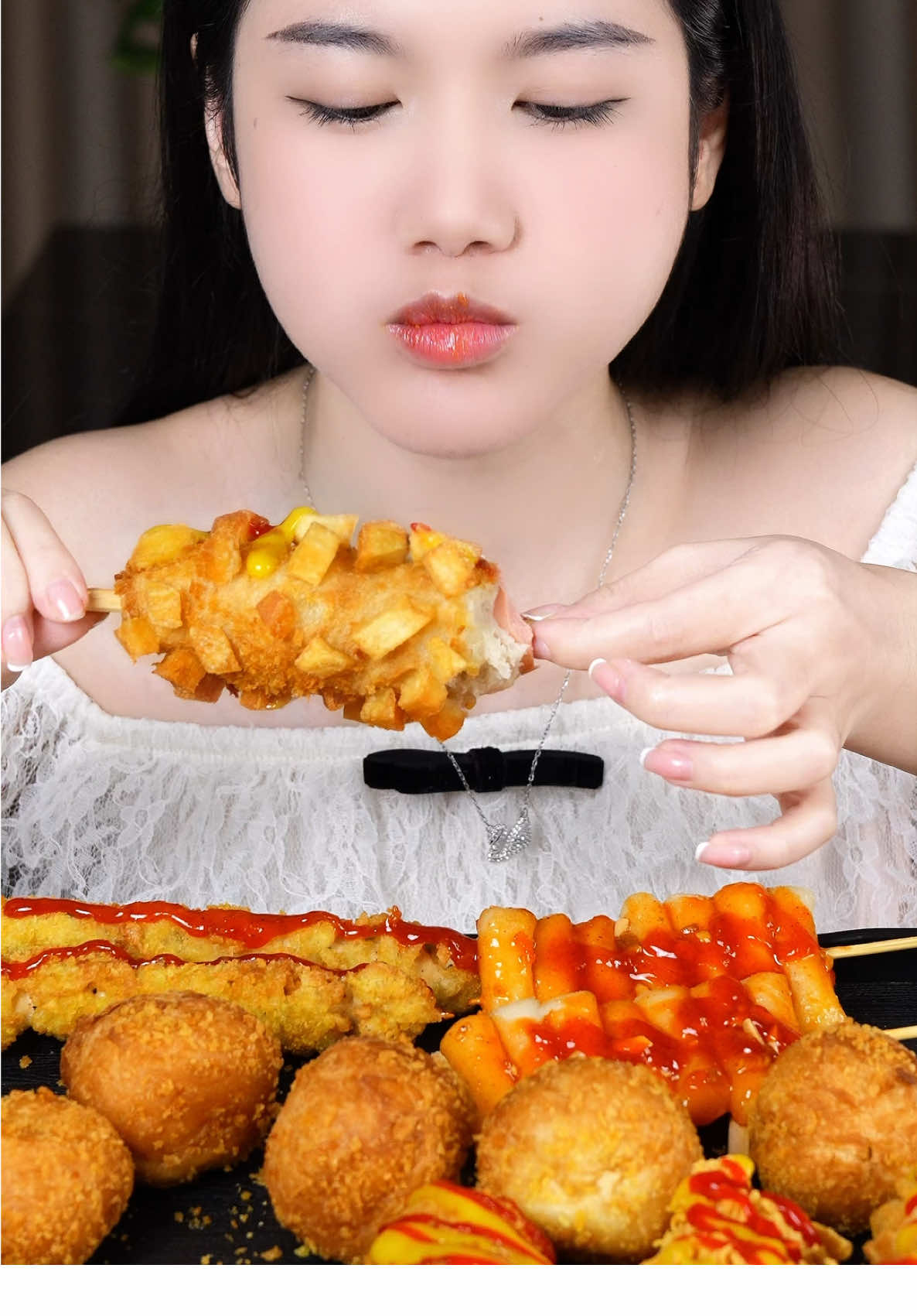 Mukbang các loại hotdog và cheese ball cùng mình nha 🌭🍘 #mukbang #asmr #ancungtiktok #balporobbae #proudlythirdbest